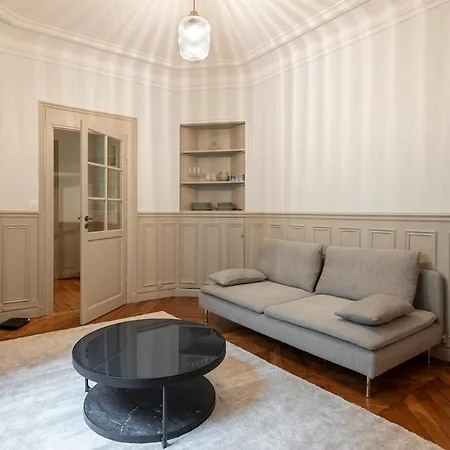 Elegant Et Spacieux Dans Le 8eme Apartamento París