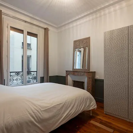 Elegant Et Spacieux Dans Le 8eme باريس